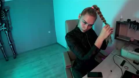 Snapshot of hotprincess2hot chatting on 11-11-25, 11:10 hotprincess2hot online show from 11-11-25, 11:10