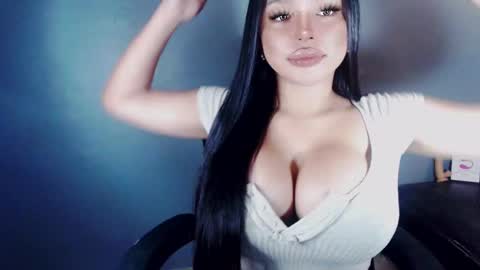 Snapshot of hotsexyhugetrans chatting on 01-24-25, 05:32 Marga Avery online show from 01-24-25, 05:32