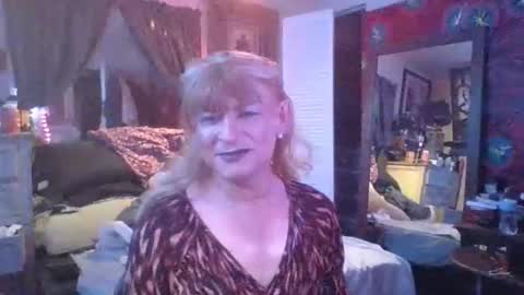 hotsuzyluv online show from 04-12-26, 10:59