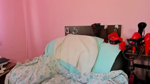 Snapshot of hotsweetangel4u chatting on 01-08-25, 11:43 Monica online show from 01-08-25, 11:43