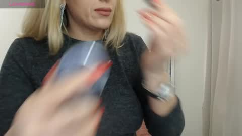 Snapshot of hott_eryka chatting on 02-01-25, 08:08 Eryka online show from 02-01-25, 08:08