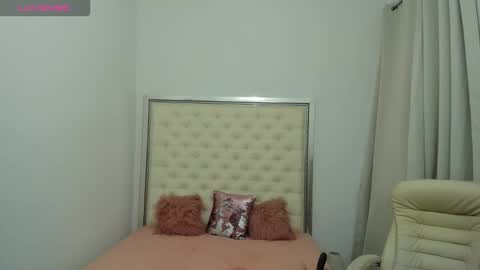 Snapshot of hott_eryka chatting on 10-27-25, 05:11 Eryka online show from 10-27-25, 05:11