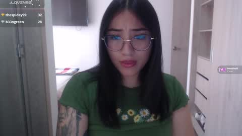 Snapshot of hottbee1 chatting on 02-12-25, 05:48 AMY online show from 02-12-25, 05:48