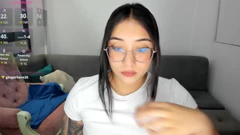 Snapshot of hottbee1 chatting on 09-19-25, 06:19 AMY online show from 09-19-25, 06:19