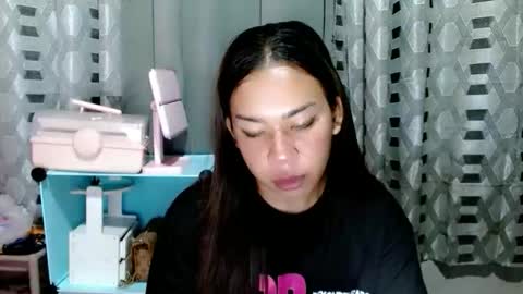Snapshot of hottescum_intheworld chatting on 10-19-25, 01:23 nika online show from 10-19-25, 01:23