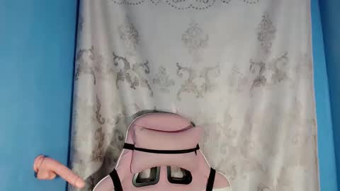 Snapshot of hottest_girl_vivianexx chatting on 11-24-25, 02:39 online show from 11-24-25, 02:39