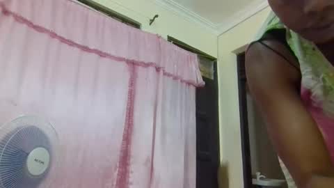 Snapshot of hottie_mammy chatting on 12-01-25, 05:45 hottie_mammy online show from 12-01-25, 05:45