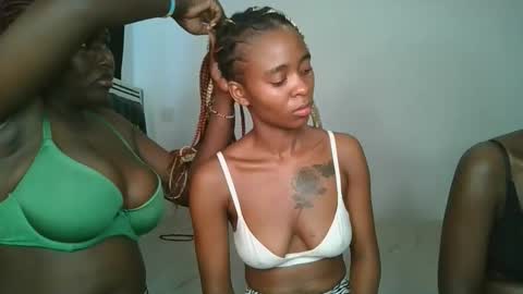 Snapshot of hottie_mistie chatting on 04-30-26, 08:09 hottie_mistie online show from 04-30-26, 08:09