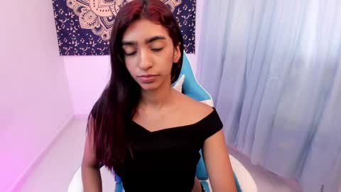 Snapshot of hottie_veronica chatting on 02-21-25, 06:26 Veronica independent model online show from 02-21-25, 06:26