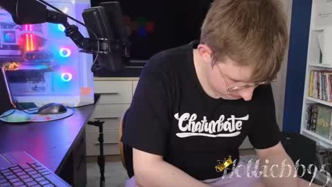 Snapshot of hottiebb95 chatting on 02-20-25, 11:20 Roberts stones online show from 02-20-25, 11:20