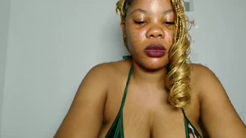 hotty_lora889 online show from 04-25-26, 08:39