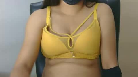 Snapshot of hotty_mahi chatting on 11-21-25, 05:17 mahi online show from 11-21-25, 05:17