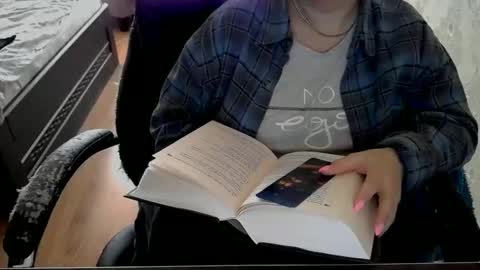 Snapshot of hotty_mary chatting on 05-09-26, 08:41 Mary online show from 05-09-26, 08:41