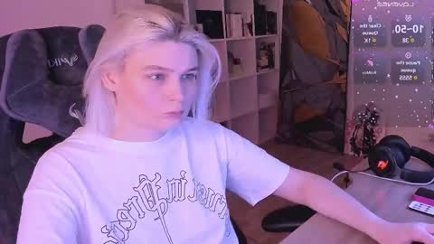 Nessie and Jessie online show from 02-19-25, 03:49