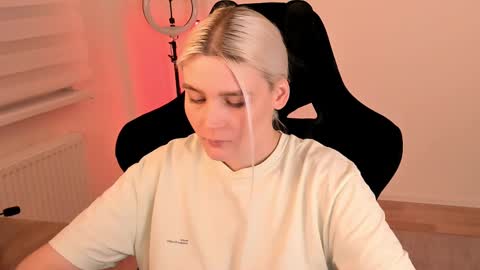 Nessie and Jessie online show from 02-23-25, 04:13