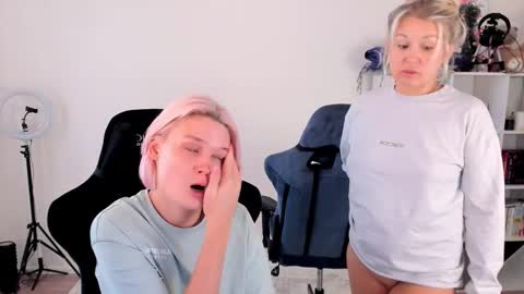 Nessie and Jessie online show from 10-12-25, 10:58