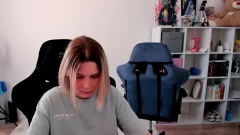 Nessie and Jessie online show from 03-13-26, 11:39