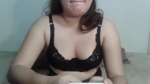 Snapshot of hotzarieyahxx chatting on 05-17-26, 08:05 Zarie online show from 05-17-26, 08:05