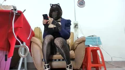 Snapshot of hourg chatting on 05-17-26, 01:14 Slutty little female cat online show from 05-17-26, 01:14