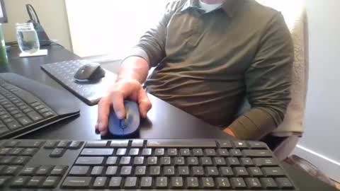 Snapshot of hoverday chatting on 05-06-26, 12:43 hoverday online show from 05-06-26, 12:43