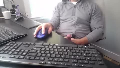 Snapshot of hoverday chatting on 05-08-26, 12:43 hoverday online show from 05-08-26, 12:43