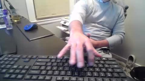 Snapshot of hoverday chatting on 05-25-26, 01:22 hoverday online show from 05-25-26, 01:22