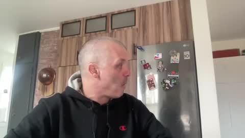 Snapshot of howlingatnothing chatting on 12-17-24, 05:36 howlingatnothing online show from 12-17-24, 05:36