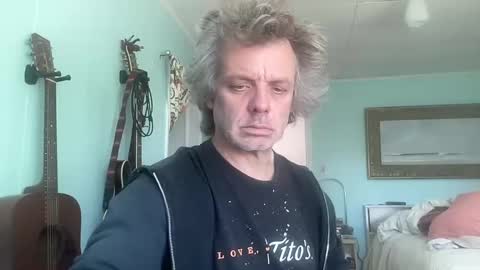 Snapshot of howlingatnothing chatting on 11-02-25, 05:26 howlingatnothing online show from 11-02-25, 05:26