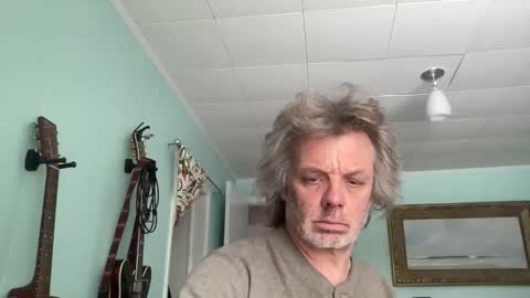 Snapshot of howlingatnothing chatting on 11-29-25, 02:42 howlingatnothing online show from 11-29-25, 02:42