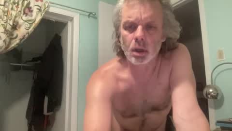 Snapshot of howlingatnothing chatting on 12-20-25, 02:40 howlingatnothing online show from 12-20-25, 02:40