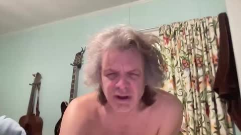 Snapshot of howlingatnothing chatting on 02-15-26, 11:45 howlingatnothing online show from 02-15-26, 11:45