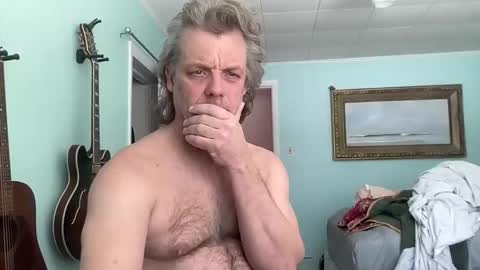 Snapshot of howlingatnothing chatting on 02-17-26, 05:08 howlingatnothing online show from 02-17-26, 05:08