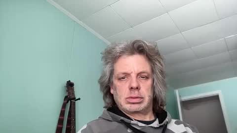 Snapshot of howlingatnothing chatting on 02-18-26, 06:59 howlingatnothing online show from 02-18-26, 06:59