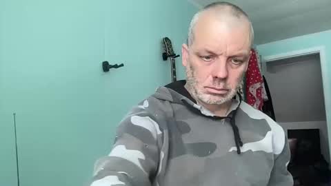 Snapshot of howlingatnothing chatting on 03-01-26, 04:09 howlingatnothing online show from 03-01-26, 04:09