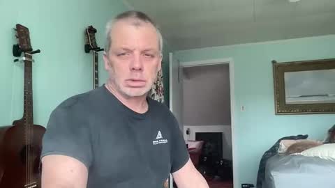 Snapshot of howlingatnothing chatting on 04-02-26, 08:17 howlingatnothing online show from 04-02-26, 08:17