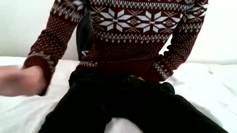 Snapshot of hug_me chatting on 02-06-25, 02:58 Keanu online show from 02-06-25, 02:58