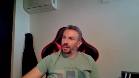 Snapshot of huge__cumshot chatting on 09-11-25, 09:20 huge__cumshot online show from 09-11-25, 09:20