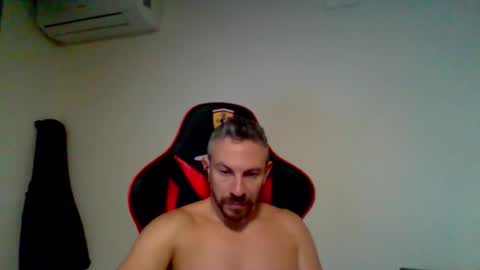 Snapshot of huge__cumshot chatting on 10-09-25, 05:33 huge__cumshot online show from 10-09-25, 05:33