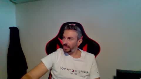 Snapshot of huge__cumshot chatting on 10-15-25, 07:41 huge__cumshot online show from 10-15-25, 07:41