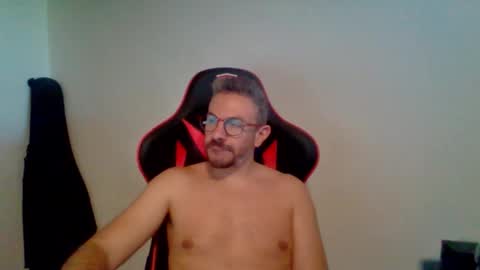 Snapshot of huge__cumshot chatting on 11-01-25, 12:51 huge__cumshot online show from 11-01-25, 12:51