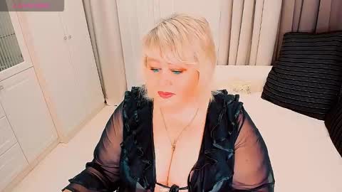 Snapshot of huge_booobs chatting on 02-23-26, 03:53 milli online show from 02-23-26, 03:53