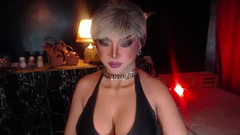 Snapshot of hugecockchristine chatting on 07-17-26, 01:01 Christine online show from 07-17-26, 01:01