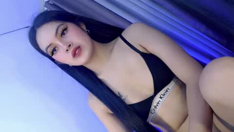 Snapshot of hugecockyanny chatting on 06-29-26, 12:17 Yhanie online show from 06-29-26, 12:17