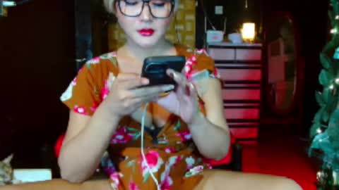 Snapshot of hugecumbarbie chatting on 10-22-25, 10:37 SPOILED MISCHIEVOUS online show from 10-22-25, 10:37