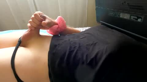 Snapshot of hugecumshots1 chatting on 09-23-25, 05:05 HugeCumshots online show from 09-23-25, 05:05