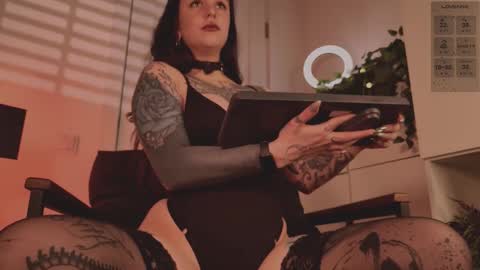 Snapshot of hugme_ chatting on 01-09-26, 04:32 Mika online show from 01-09-26, 04:32