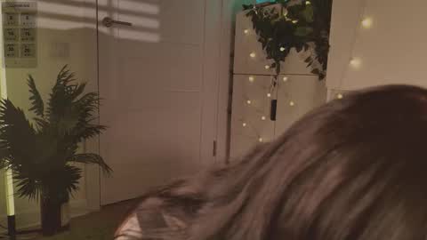 Snapshot of hugme_ chatting on 01-16-26, 07:51 Mika online show from 01-16-26, 07:51