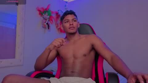 Snapshot of hugo_cano chatting on 05-07-26, 04:12 Hugo Cano online show from 05-07-26, 04:12