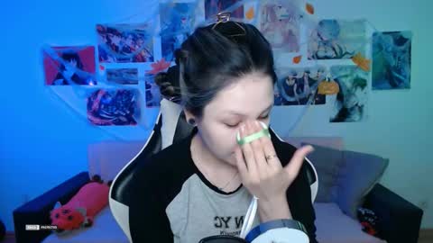 Snapshot of hugomin chatting on 10-13-25, 03:01 HugoMin online show from 10-13-25, 03:01