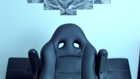 Snapshot of humber_eli chatting on 02-08-25, 12:49 Eli online show from 02-08-25, 12:49